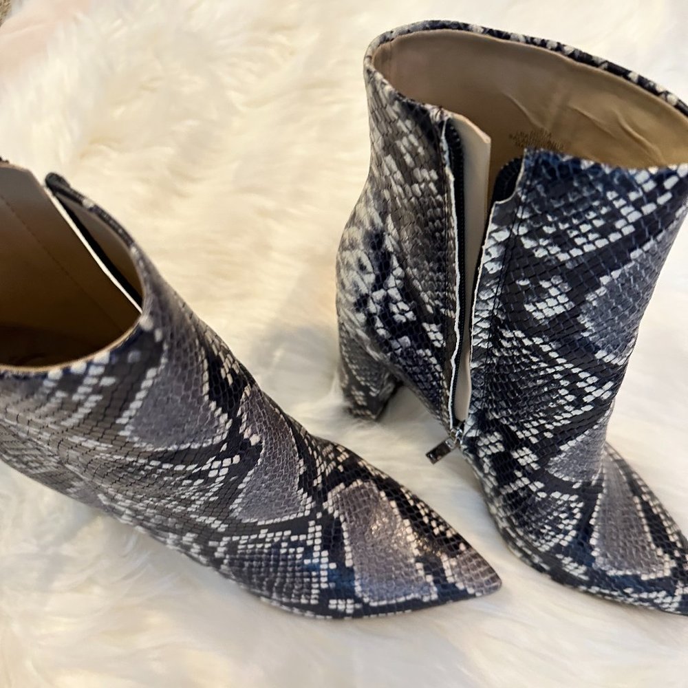 Marc Fisher / Pointed Toe Boot Snake Skin / Size 8 - image 6